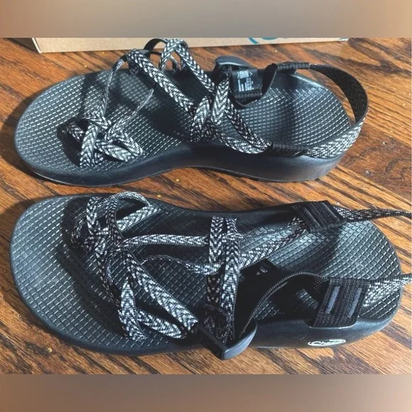 Women’s ZX2 Classic Boost Chacos, black- size 10W - Picture 1 of 5